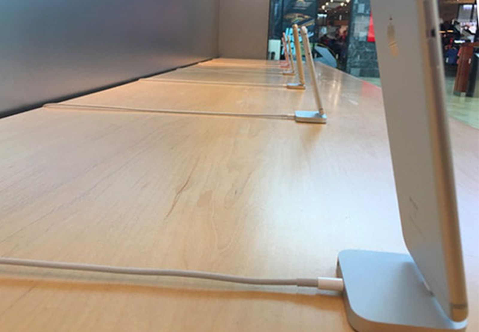 Tipping at the Apple Store? How and Where It Might Happen - CNET