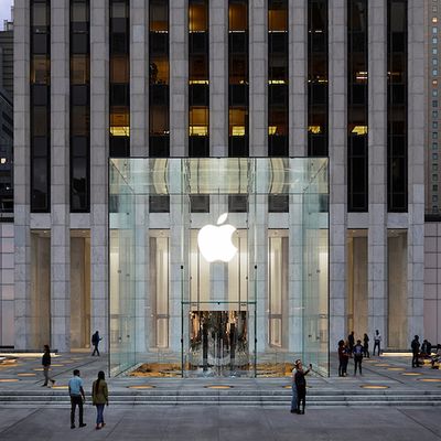 Apple Store fifth avenue new york redesign exterior 091919