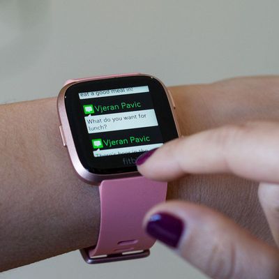 the verge fitbit versa