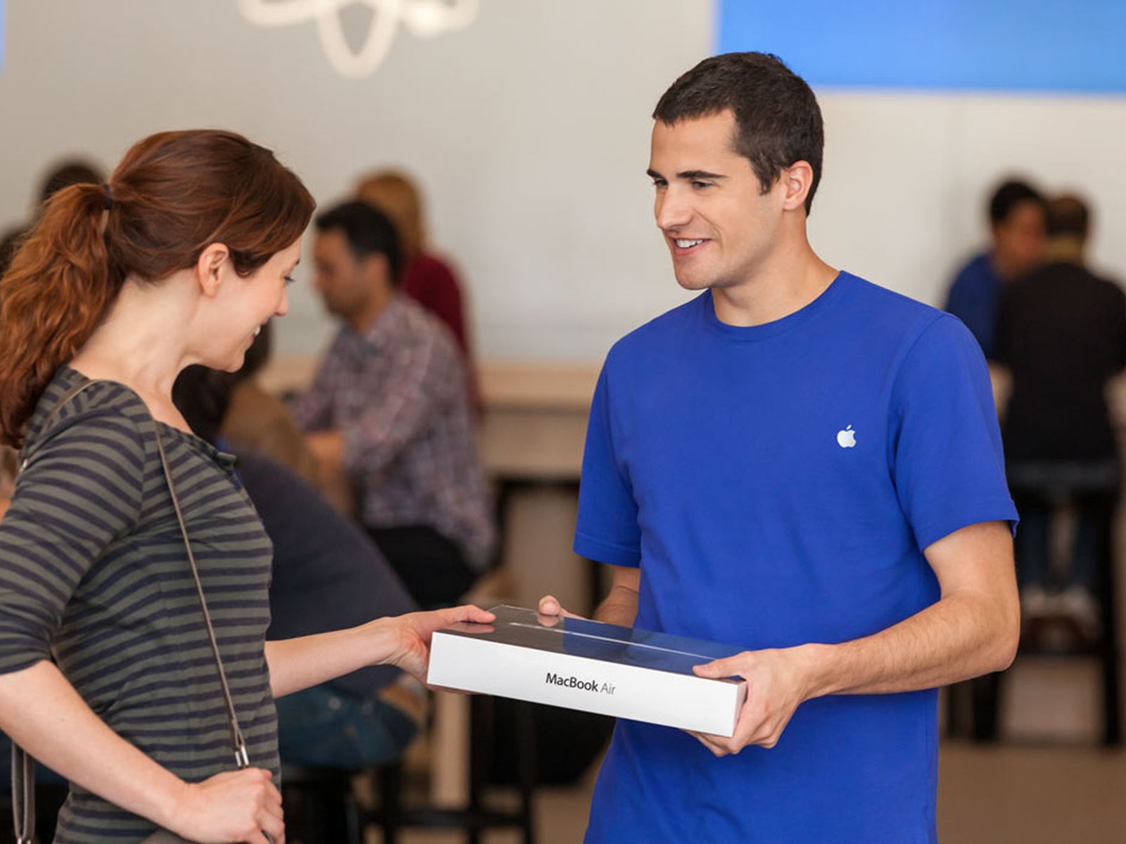 Las Vegas Apple stores reopen for select services