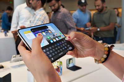 iPhone Duo: разделённая клавиатура в альбомной ориентации
