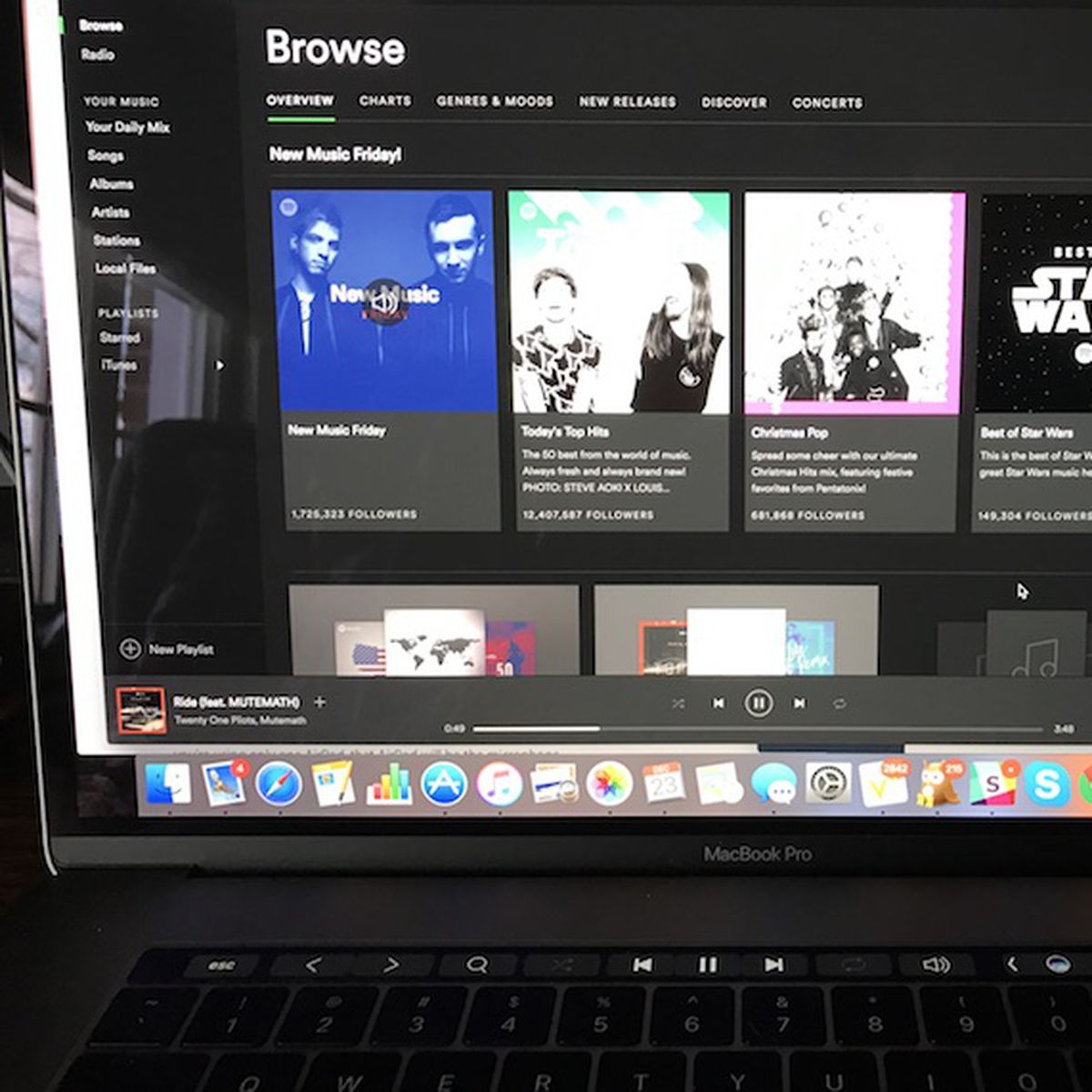 is spotify available on macbook