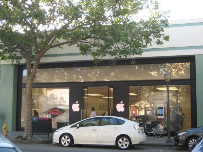apple tysons corner relocating image