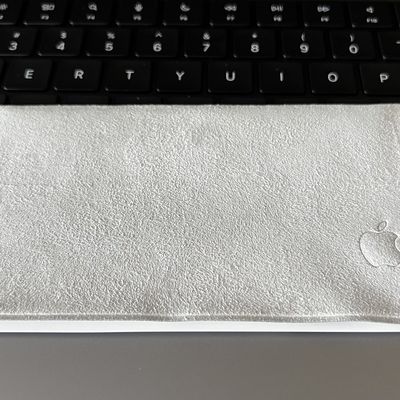 apple polishing cloth photo