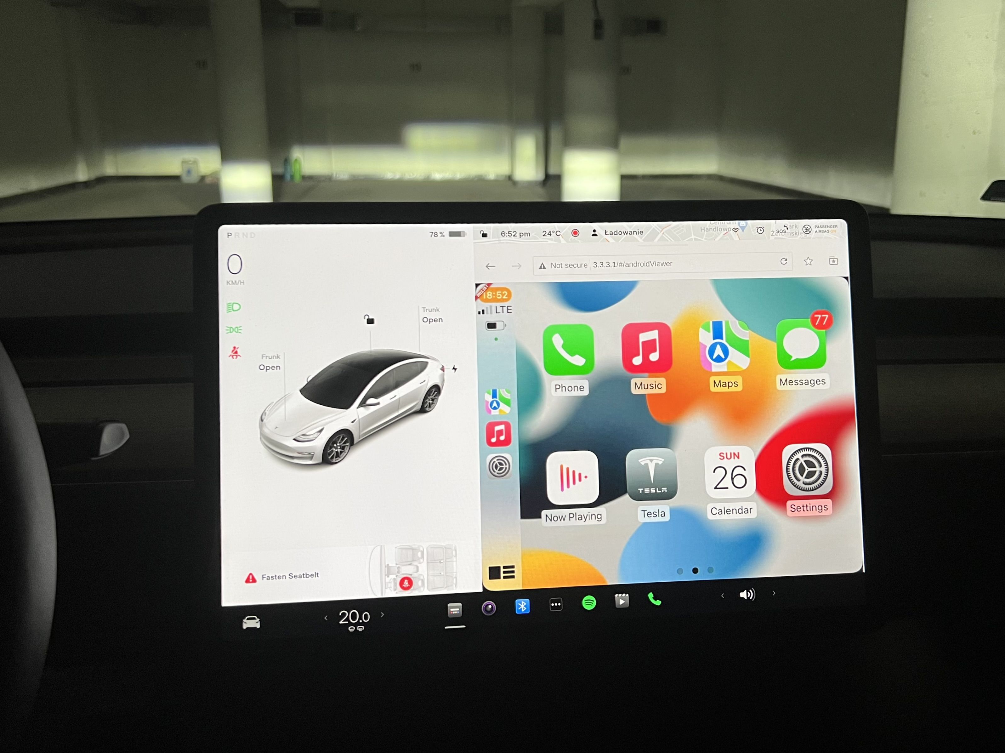 Tesla Apple CarPlay Hack telah diperbarui untuk bekerja dengan model Tesla apa pun