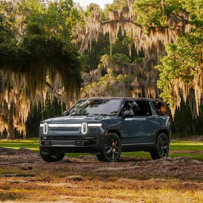 rivian r1s v2