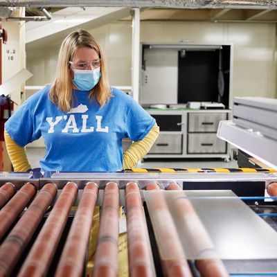 Apple awards Corning an additional 45 million dollars team member 051021