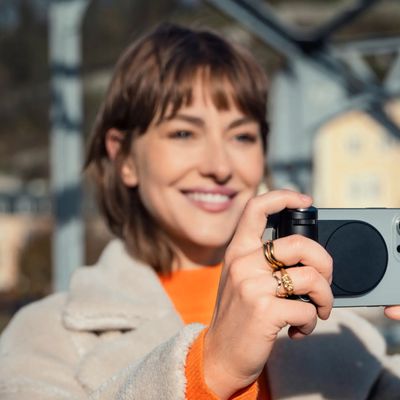 leica lux grip in use