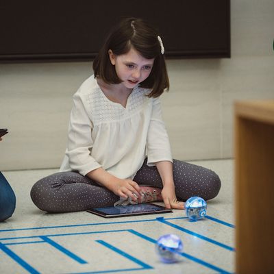 swift playgrounds children playing robots