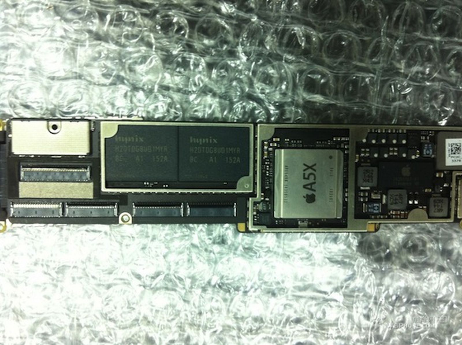 Photo of iPad 3 Logic Board with 