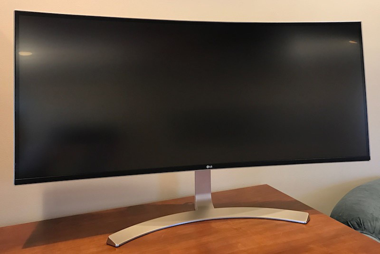 Fjernelse Abe rense Review: LG's $1500 38UC99 UltraWide Display Offers a Giant, Desk-Filling  Workspace - MacRumors