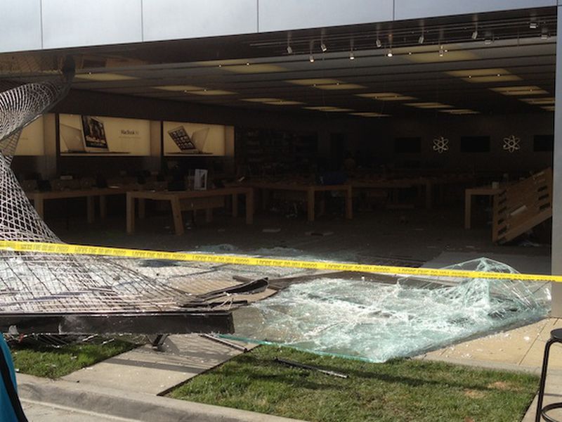 Apple's Temecula Retail Store Reportedly Smashed by Car, Merchandise