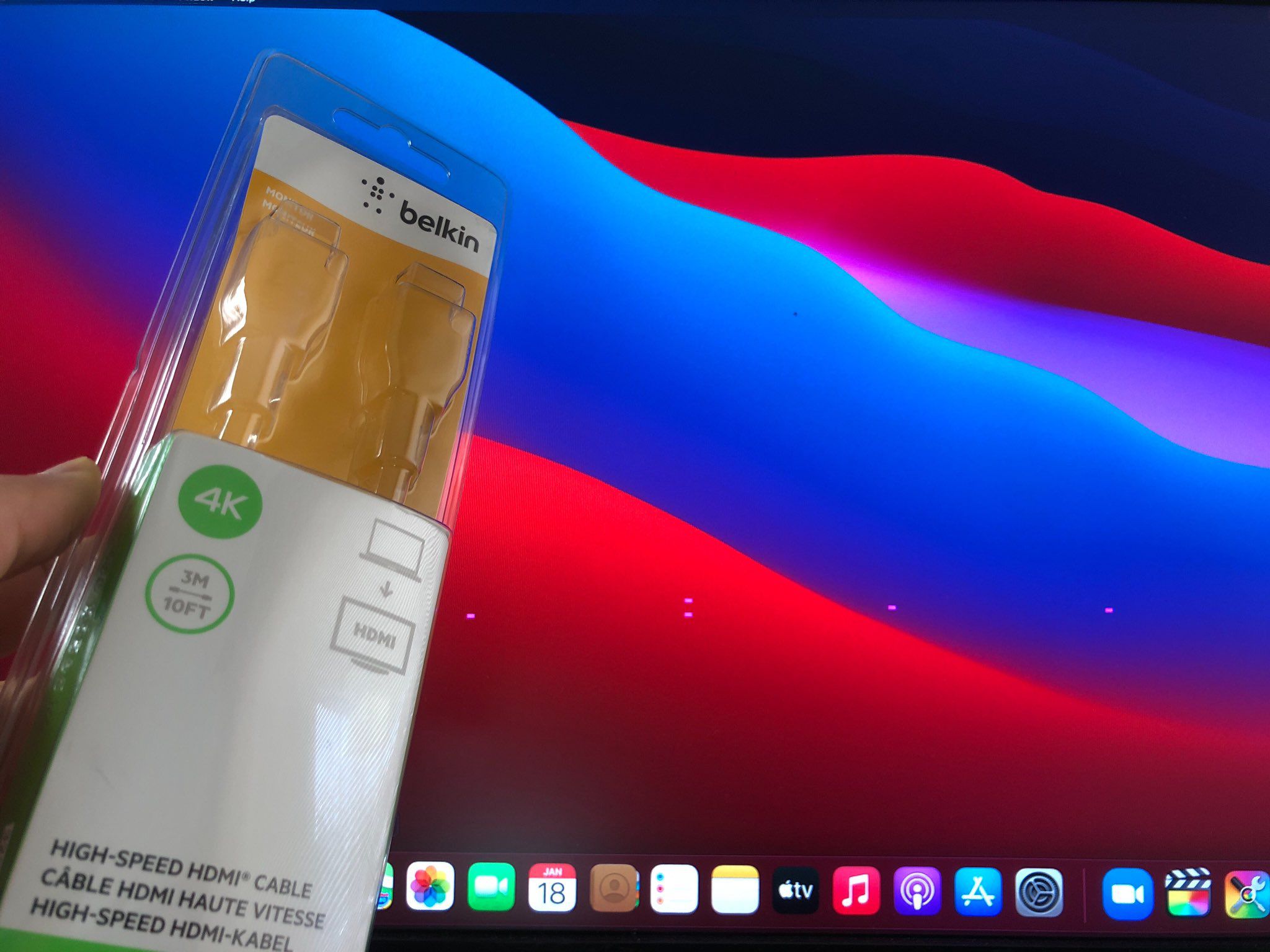 Apple Investigating Issue With 'Pink Squares' Appearing on Displays ...