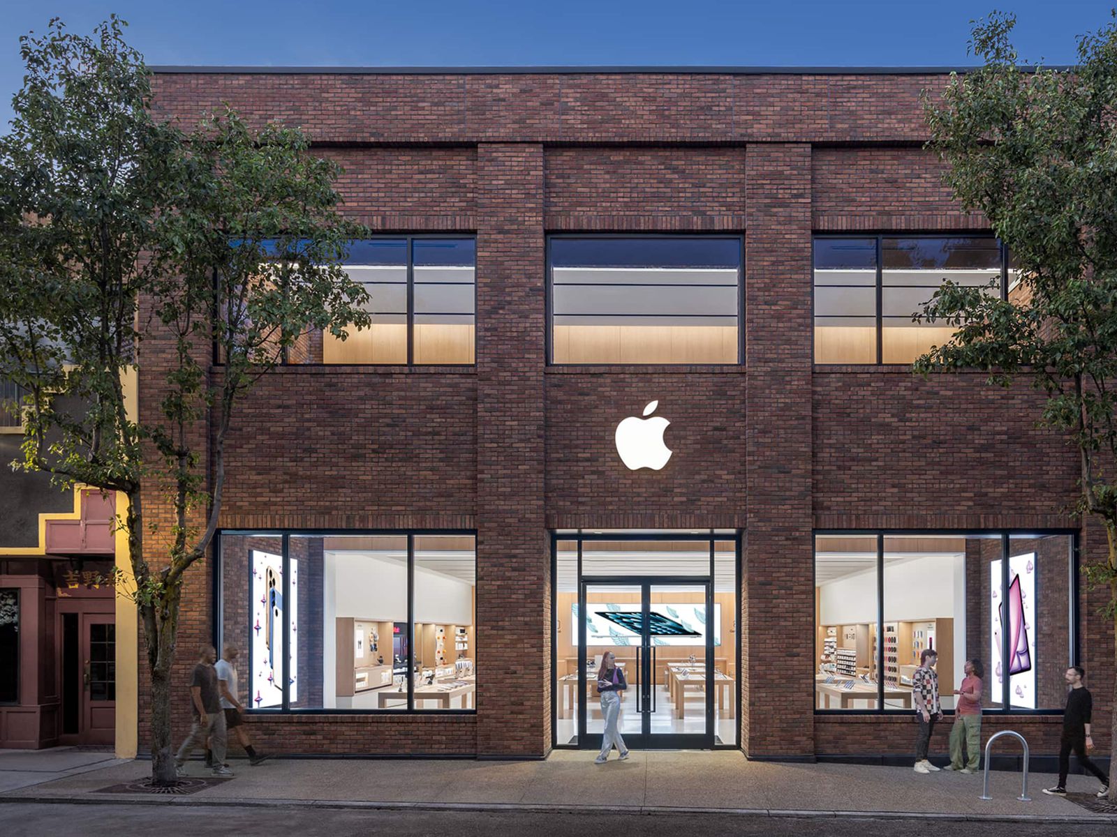 Apple Stores in August: All the Latest Updates as Busy Month