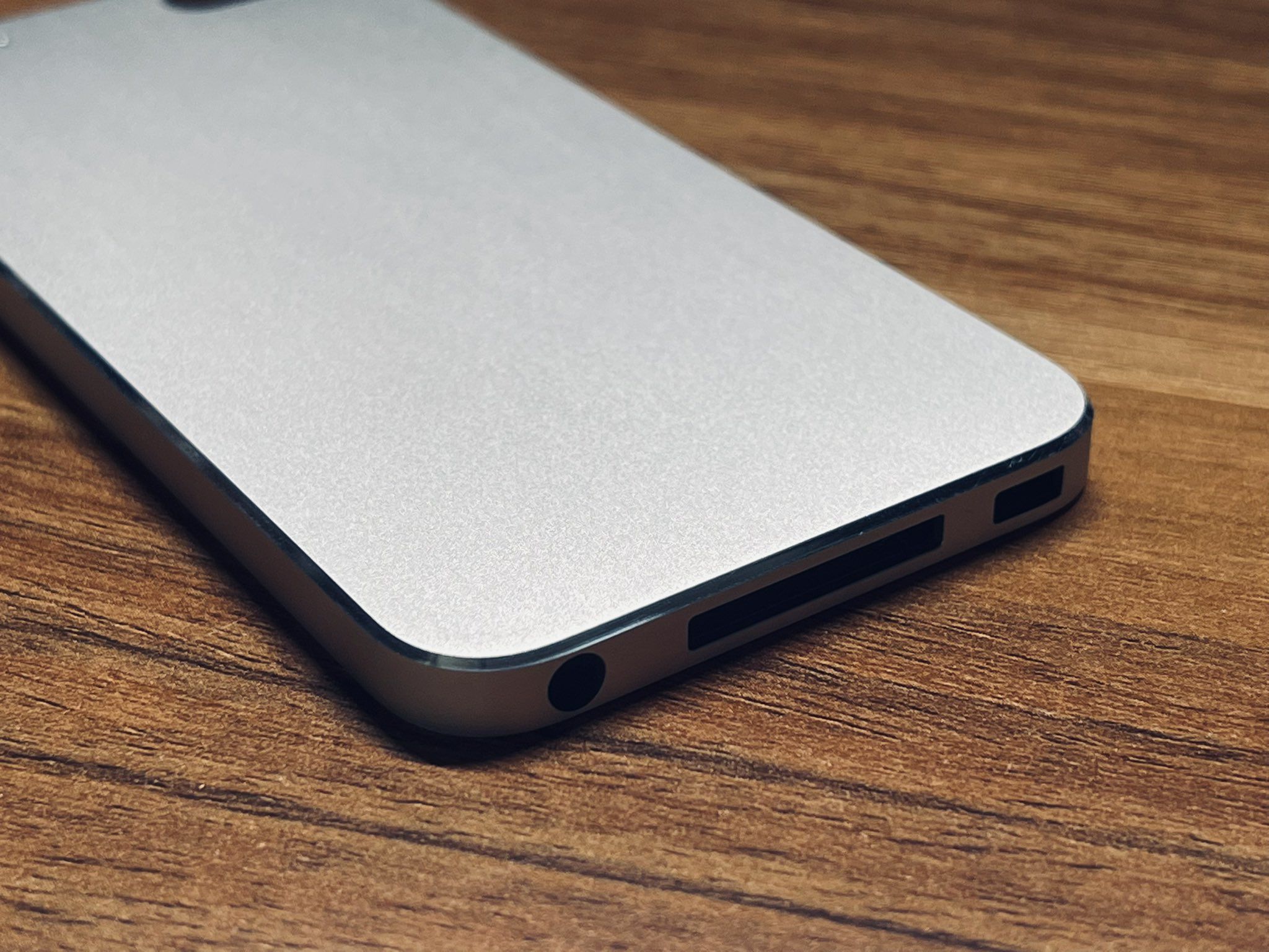 Unreleased iPod Touch 5 With Chamfered Edges and 30-Pin Dock Connector ...