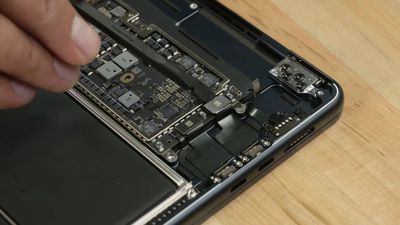Il MacBook Air Teardown da 15 pollici rivela un design familiare e un sistema audio potenziato a sei altoparlanti