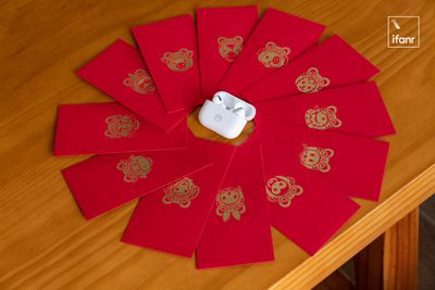 sobres rojos del año nuevo chino de manzana