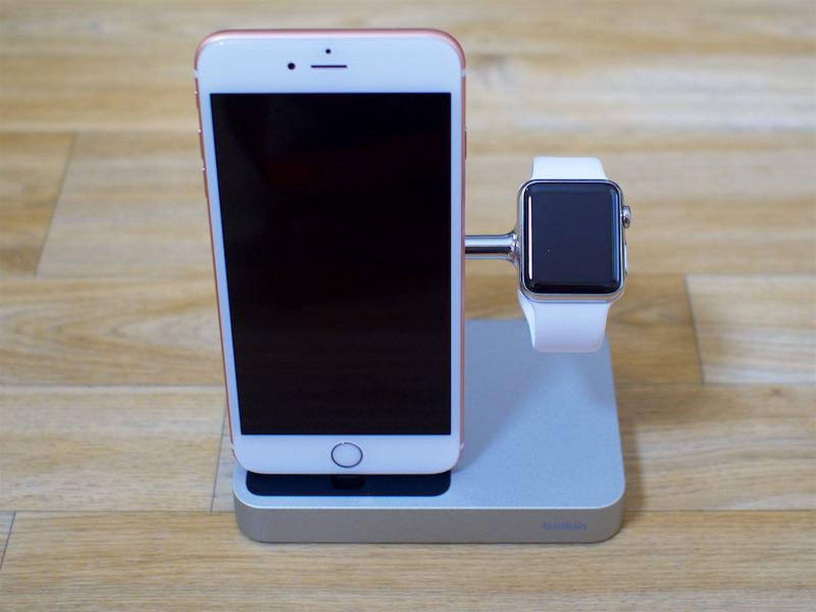 Зарядка для iphone watch. Зарядка для Apple watch. Зарядка для Эппл вотч. Зарядка для айфона и Эппл вотч. Белкин зарядка для айфона.