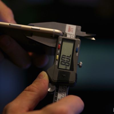 iphone 6s thickness