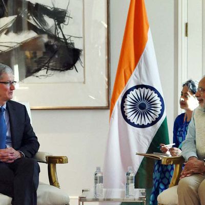modi tim cook L