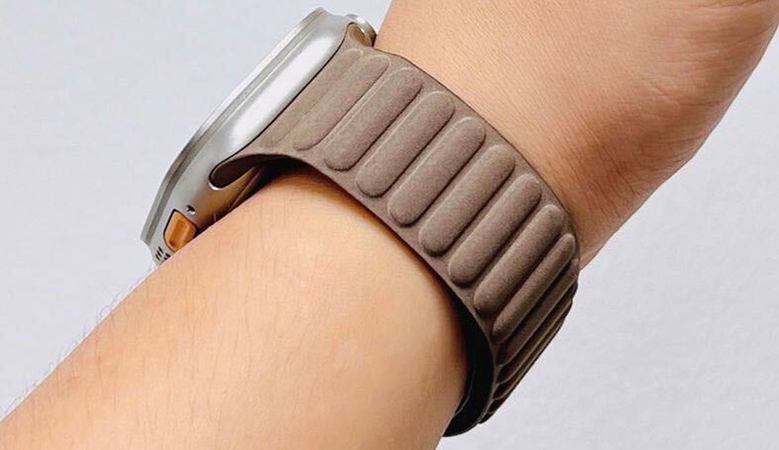 Here's Our First Look at Apple's New 'FineWoven' Apple Watch Bands -  MacRumors