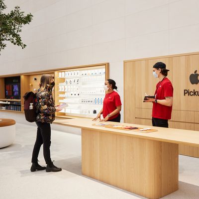 apple store pickup employees