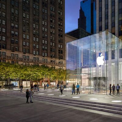 Apple Fifth Avenue Hero