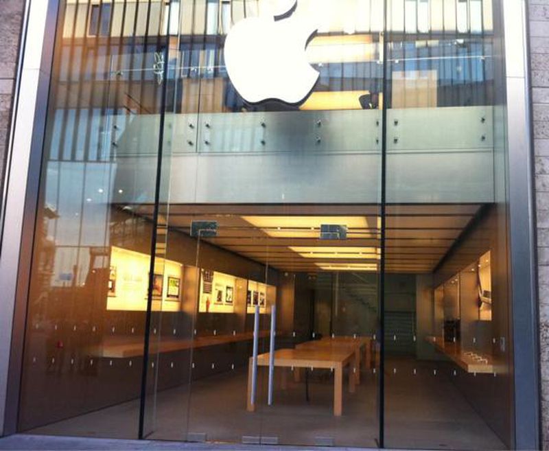 Apple Store Liverpool ONE Empty Ahead of Unrest [Updated] - MacRumors