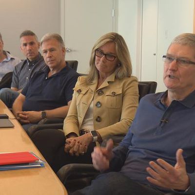 Apple Exec Meeting