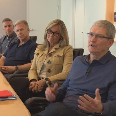 Apple Exec Meeting