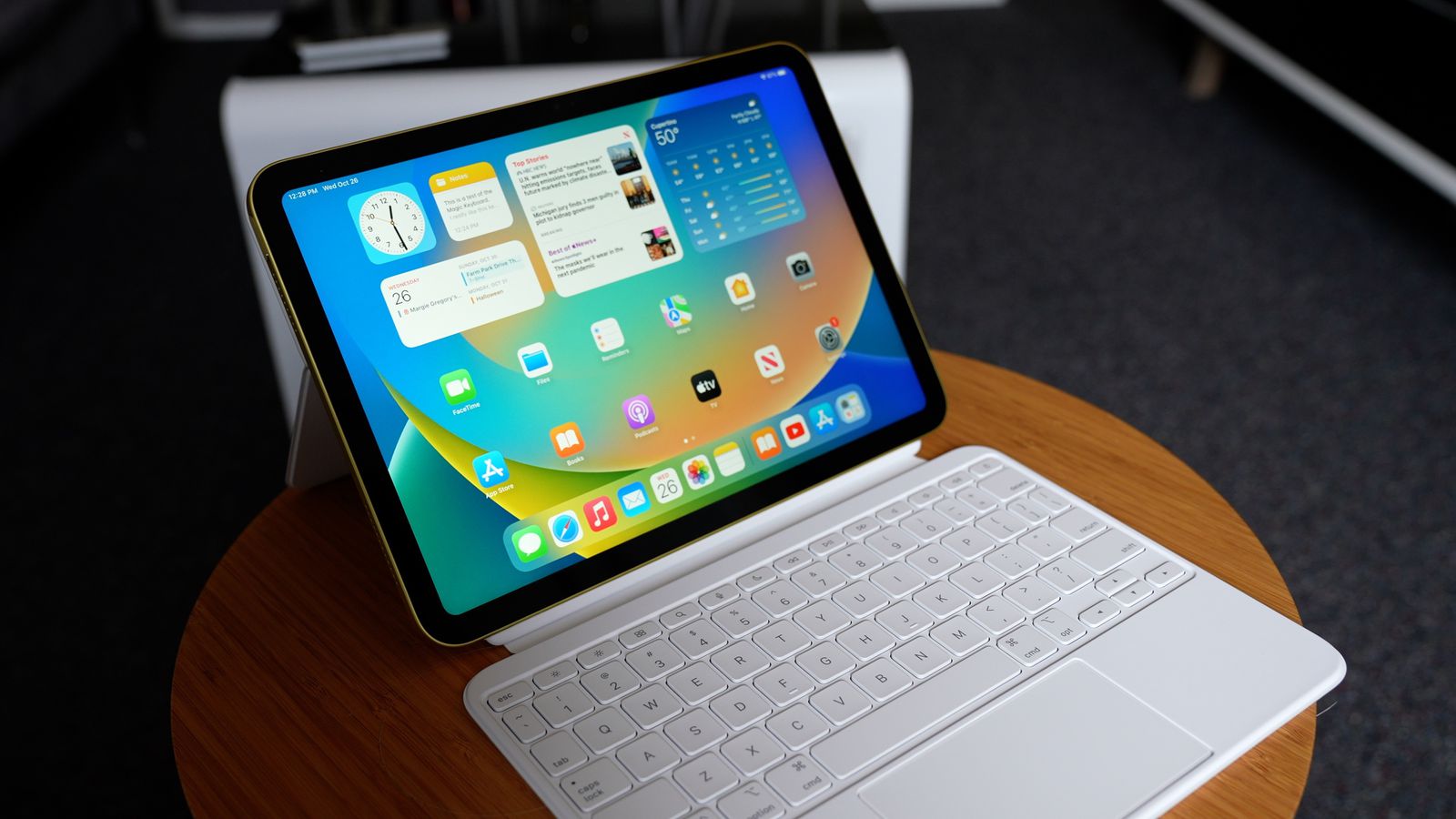 Hands-On With the Magic Keyboard Folio for the New iPad - MacRumors