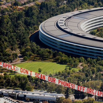 eff apple park plane 1