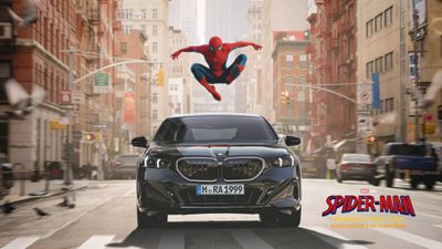 Владельцы BMW возмущены рекламой Человека-паука на экранах приборной панели