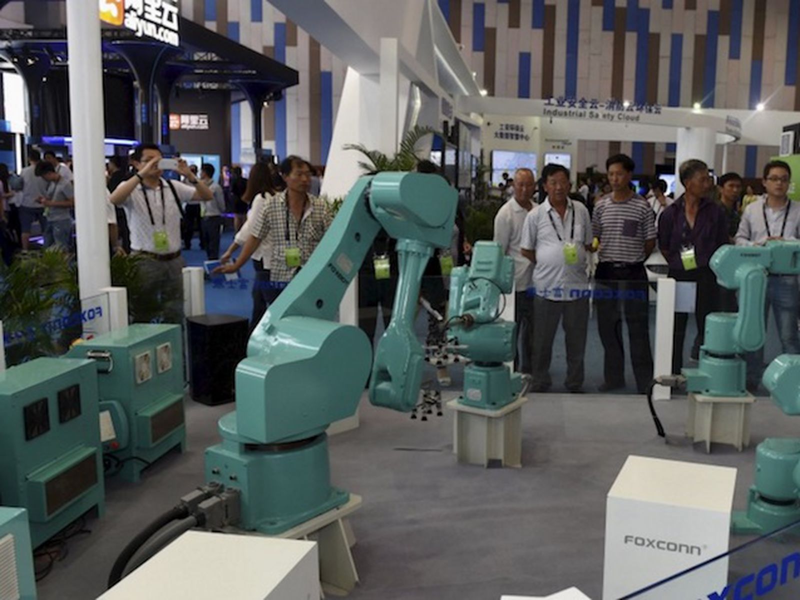 foxconn robots