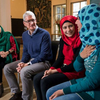 Tim Cook visits students Beirut Lebanon 01212018