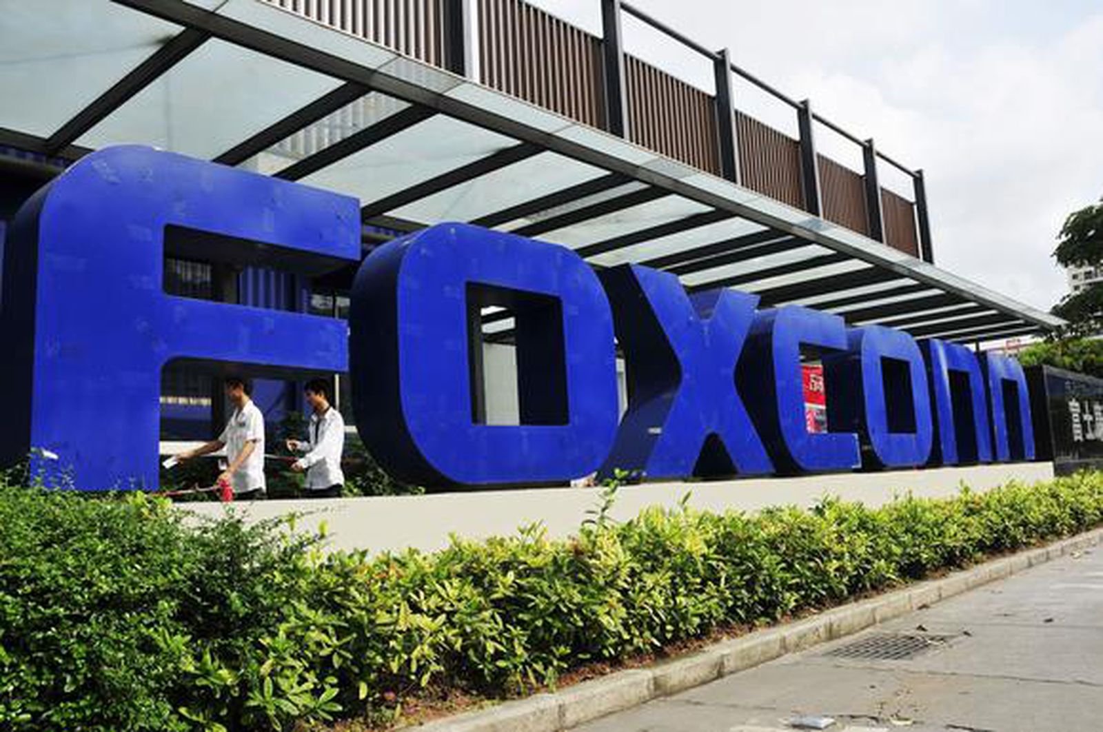 Foxconn Offers Big Bonuses to Recruit Workers Ahead of Lunar New Year Holiday