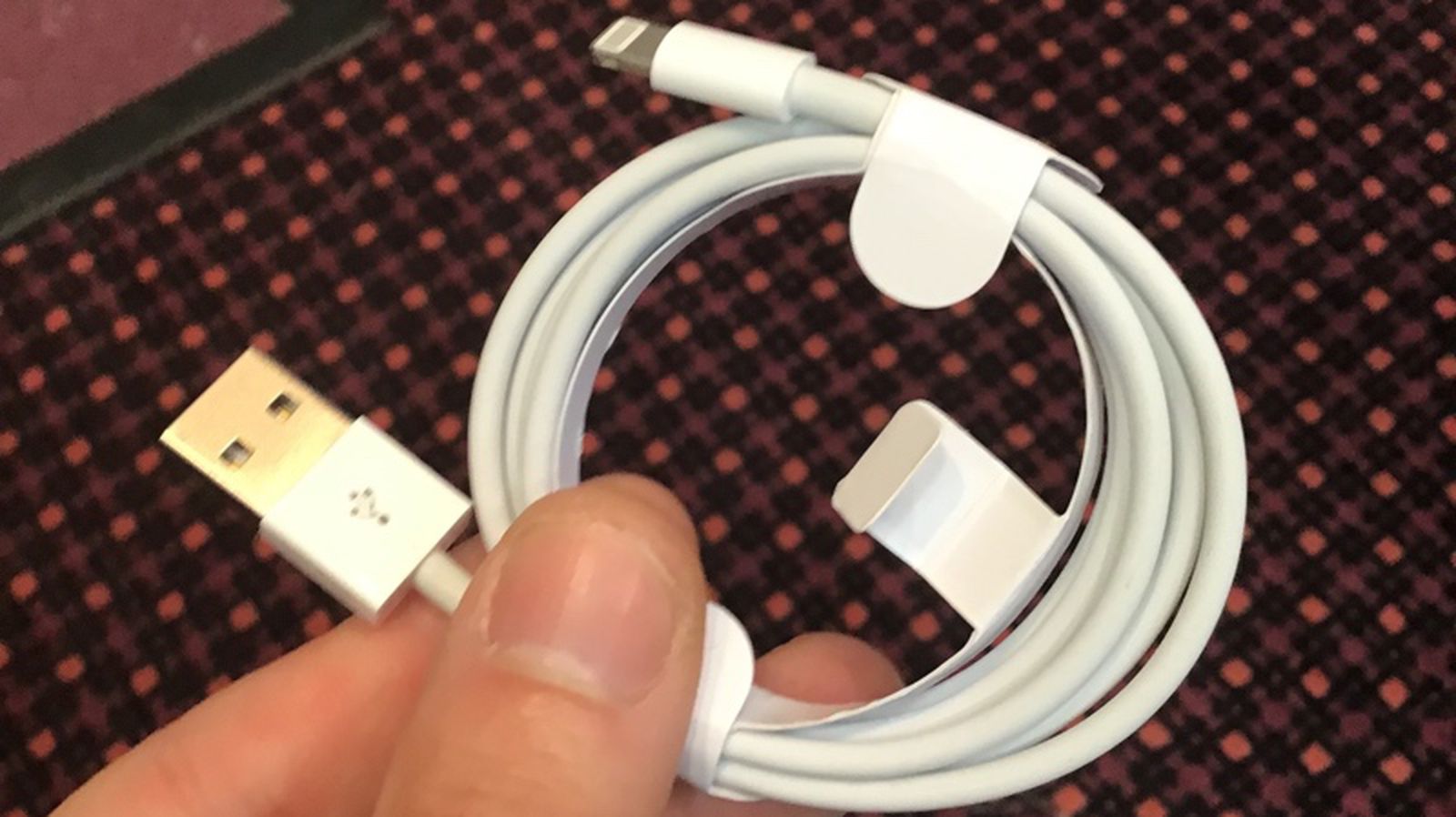 Security Researcher Develops Lightning Cable That Gives Hackers a Way