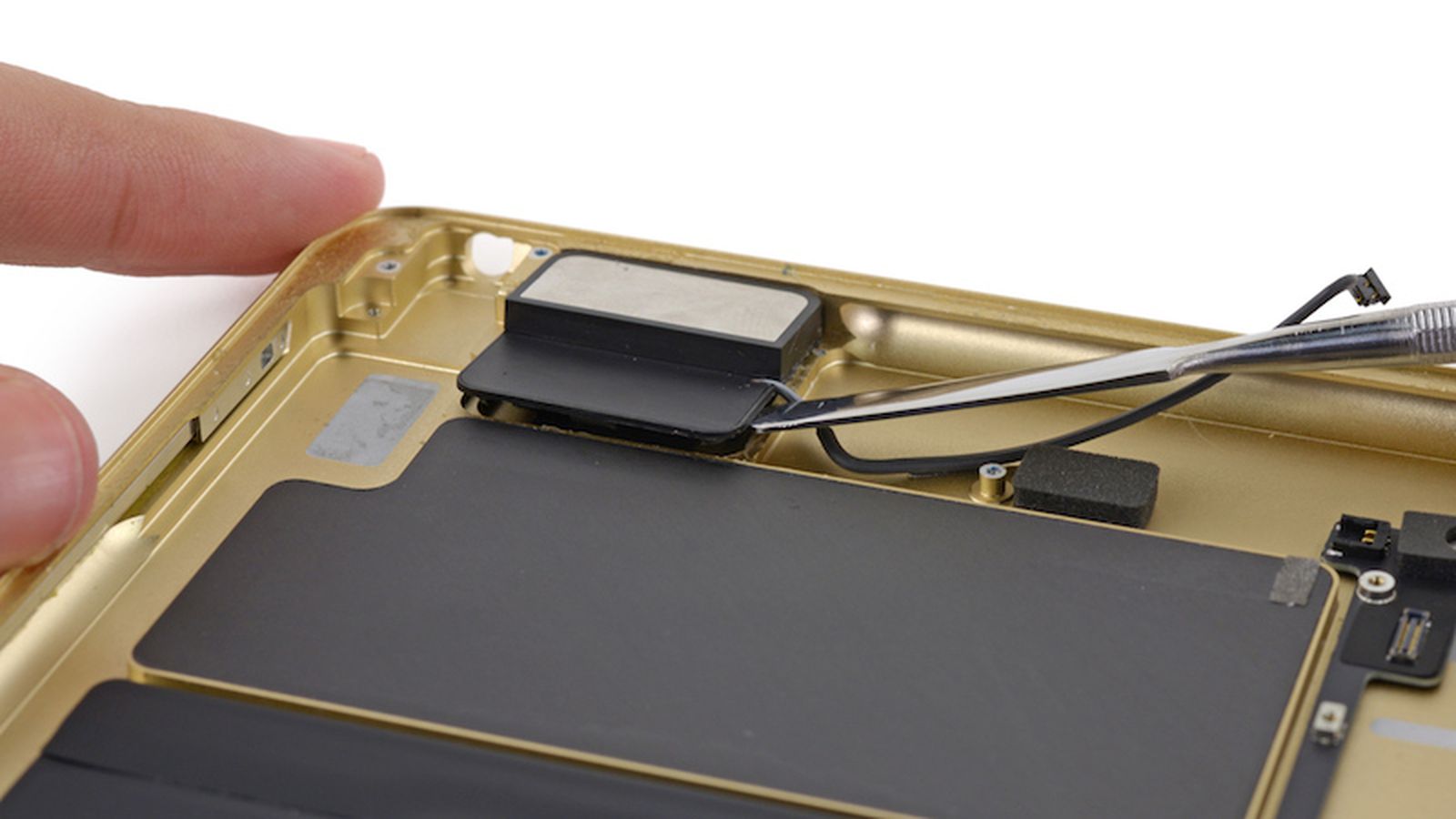 heldin Ronde Aanvankelijk iFixit Teardown Reveals iPad Pro's Four-Speaker Design Fills Space That  Could Have Held 50% More Battery - MacRumors
