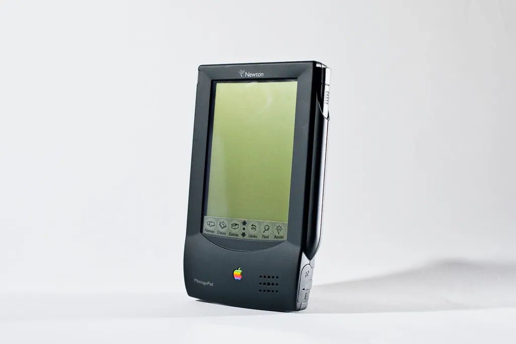 Apple Discontinued the Newton 25 Years Ago Today - MacRumors
