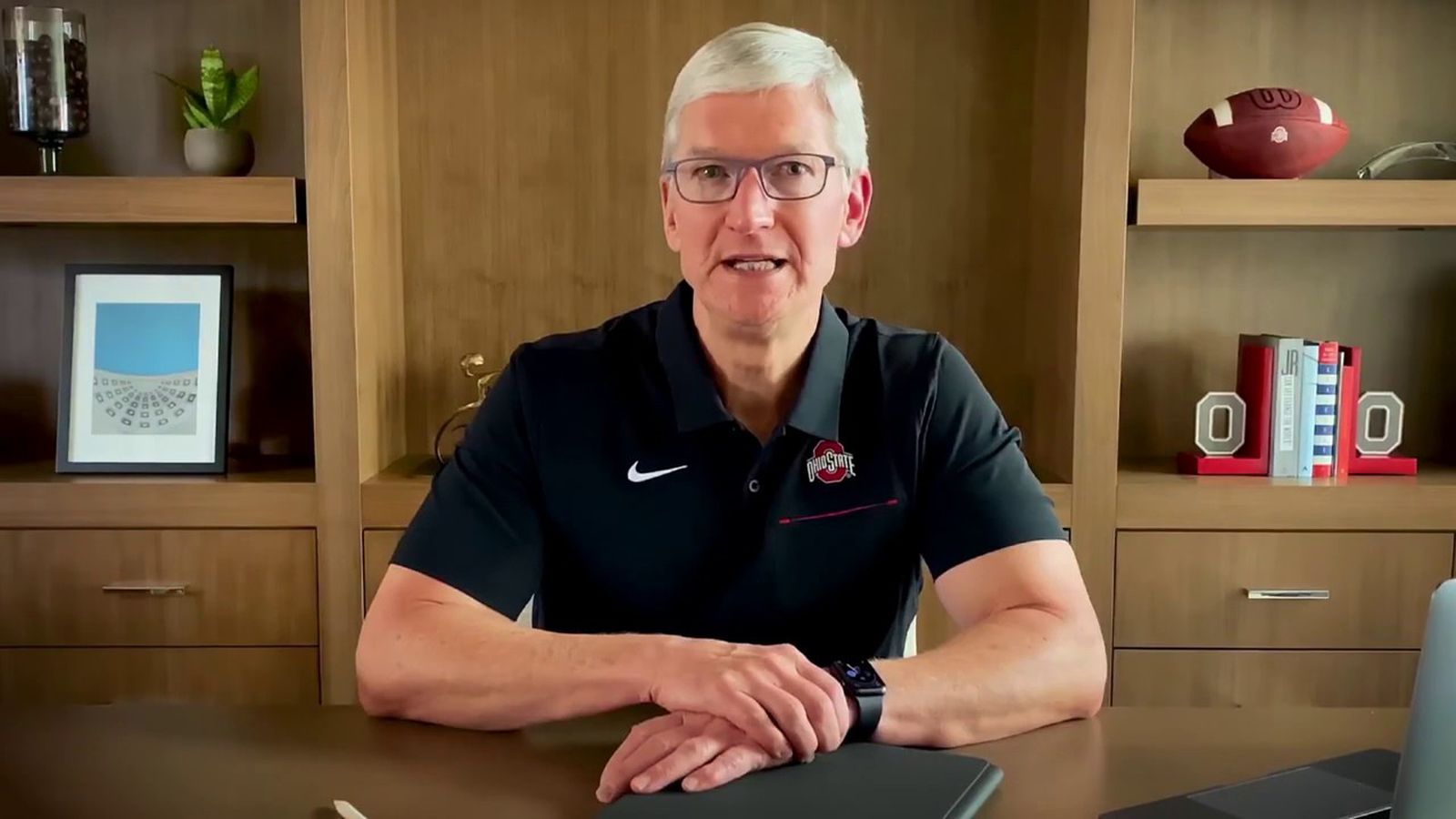 Apple CEO Tim Cook Visits Florida Apple Store and Meets WWDC Scholar -  MacRumors