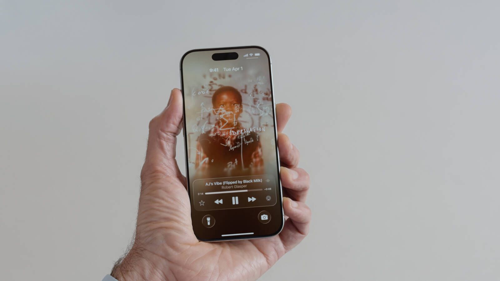 iOS 26: All the New iPhone Lock Screen Customizations - MacRumors