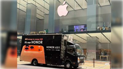 honor truck ad apple store%402x