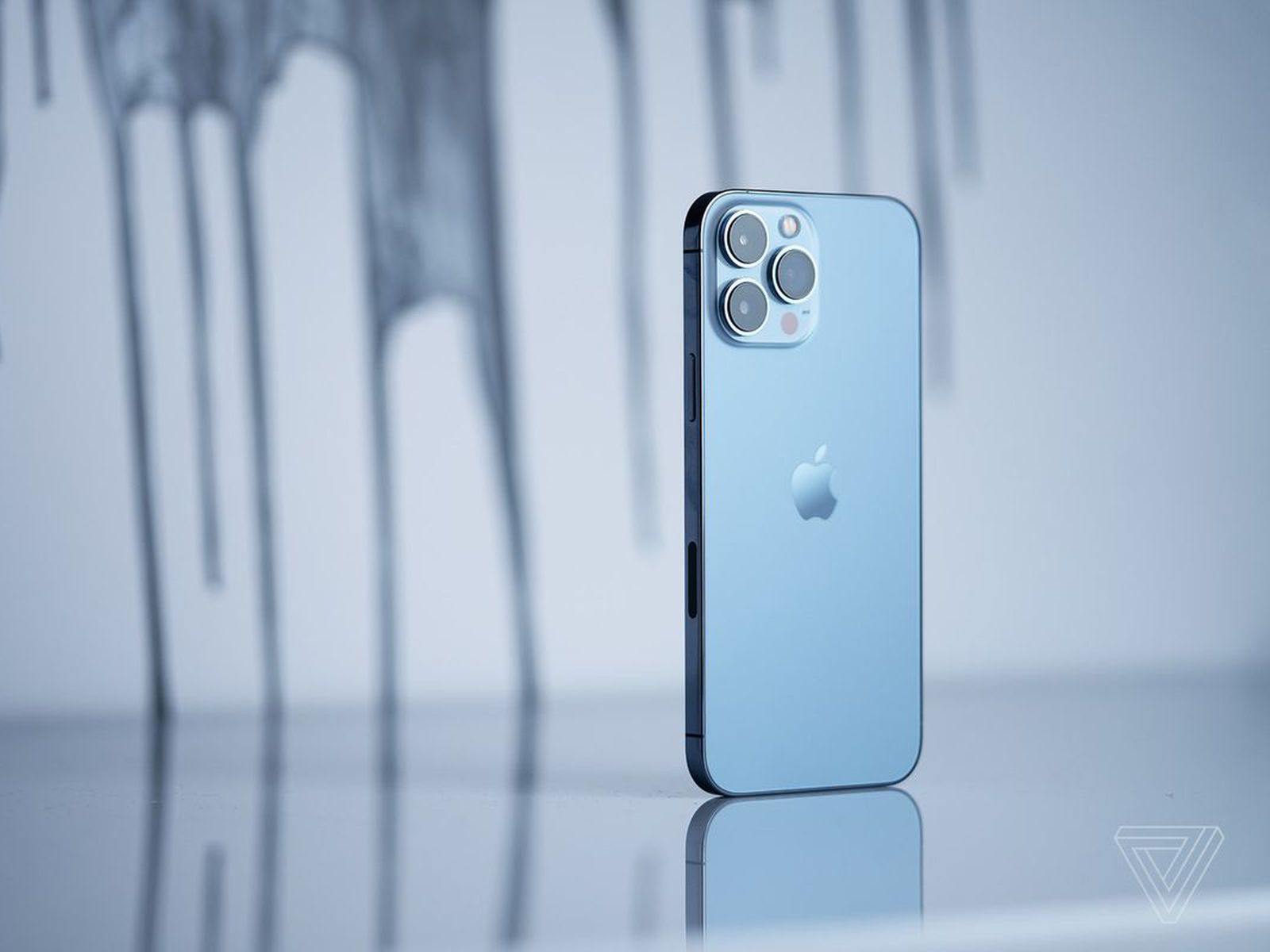 First Sierra Blue Iphone 13 Pro Photos Show Stunning New Color Macrumors