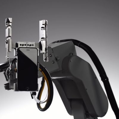 apple recycling robot iphone