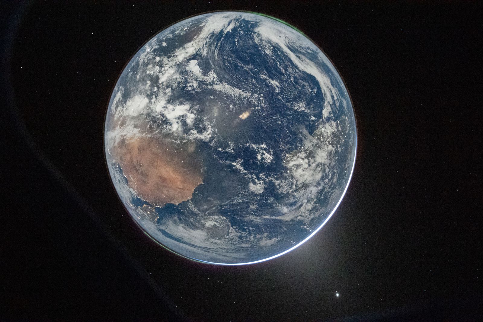 Apple Highlights Photos Shot on iPhone During NASA's Mission to Moon ...