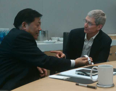 tim-cook-watch-china