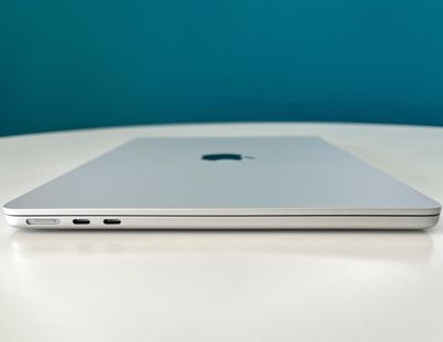 MacBook Air M2 Customer 2 - مشتری خوش شانس مک بوک ایر با تراشه M2 را زودتر تحویل می گیرد