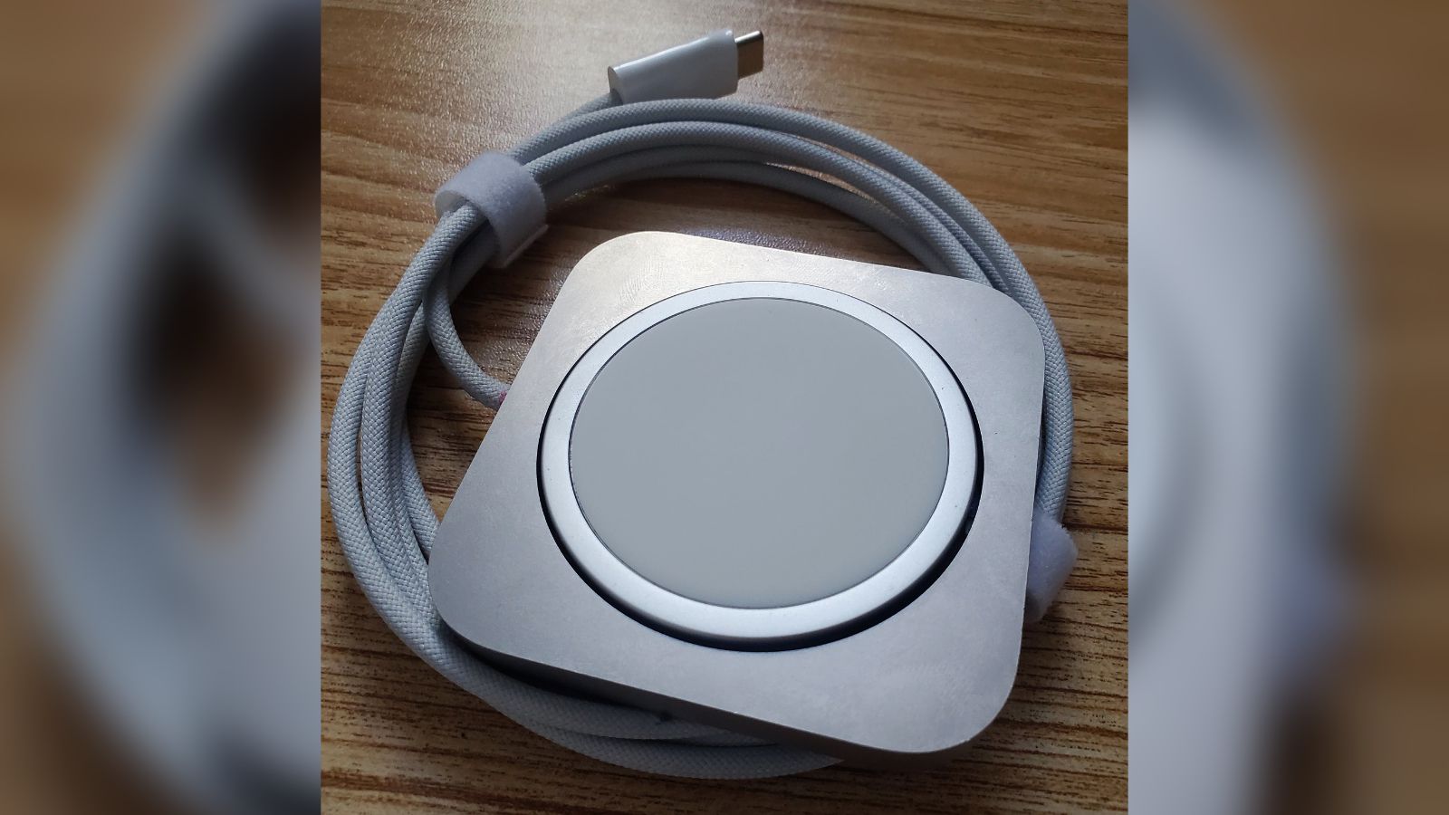 Images of Unreleased 'Apple Magic Charger' Surface Online - macrumors.com