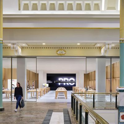Apple Store Manchester UK
