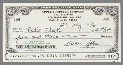 چک کامپیوتر اپل با امضای استیو جابز در حراجی بیش از ۲۵۰۰۰ دلار فروخته می شود